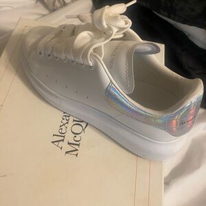 Alexander McQueen good condition size 5 in women